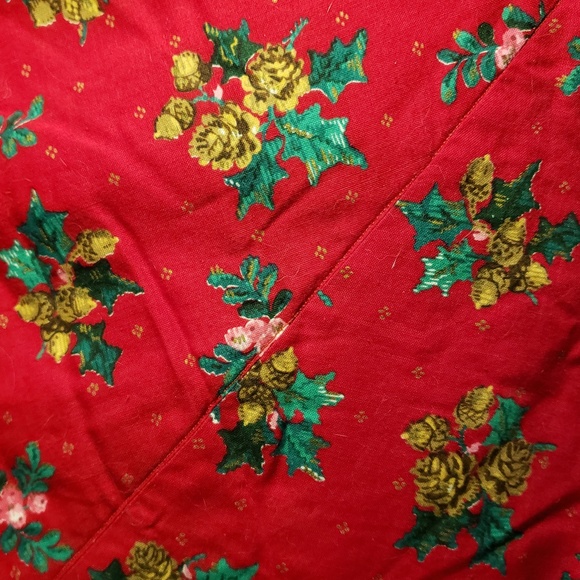 Christmas  Red  Tree Skirt With Poinsettia Pattern - Picture 5 of 5
